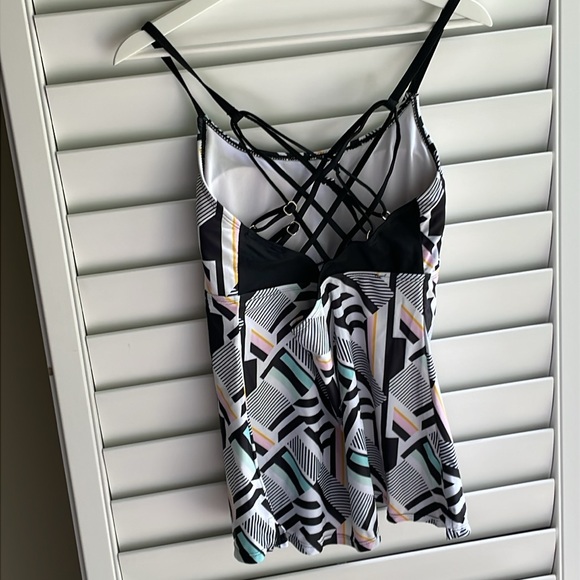 Geometric Pattern Tankini Set - Picture 2 of 2